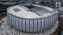 Foto udara Jakarta International Stadium (JIS), Jakarta, Selasa (15/3/2022). Berdasarkan laporan mingguan ke-132, PT Jakarta Propertindo mencatat progres realisasi pembangunan stadion yang diproyeksikan berkapasitas 82.000 penonton itu mencapai 98,60 persen. (Liputan6.com/Herman Zakharia)