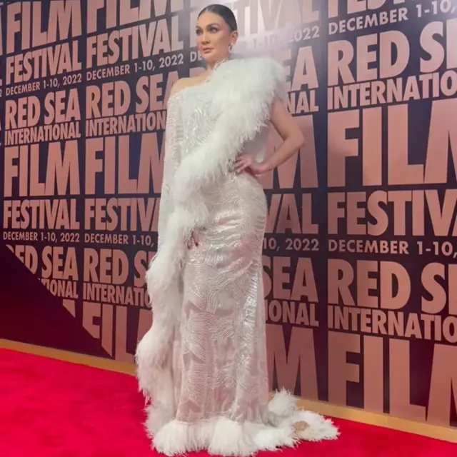 Potret Anggun Luna Maya di Festival Film Red Sea