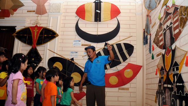 Asah Kreativitas Anak di Museum Layang-Layang