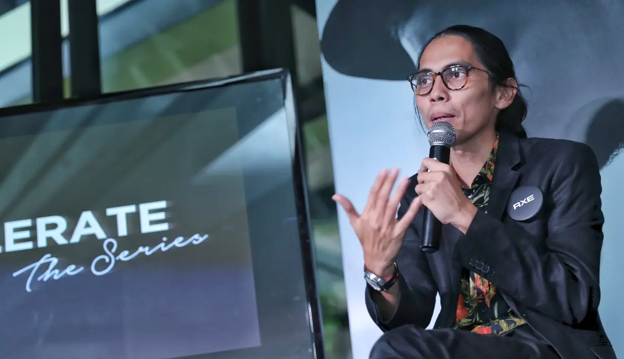 Kini sutradara berambut gondrong itu baru menyelesaikan film terbarunya berjudul 'Wonderful Life' yang dibintangi Atiqah Hasiholan. (Adrian Putra/Bintang.com)