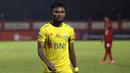 5. Saddil Ramdani (Bhayangkara FC) - Pemain berumur 21 tahun ini merupakan winger lincah langganan Timnas Indonesia. Saddil memiliki ketajaman dan naluri mencetak gol yang sangat baik. (Bola.com/Yoppy Renato)