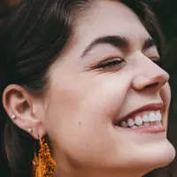 Tak perlu bleaching ke salon, ternyata makanan ini juga bisa putihkan gigi. (Foto: unsplash.com)