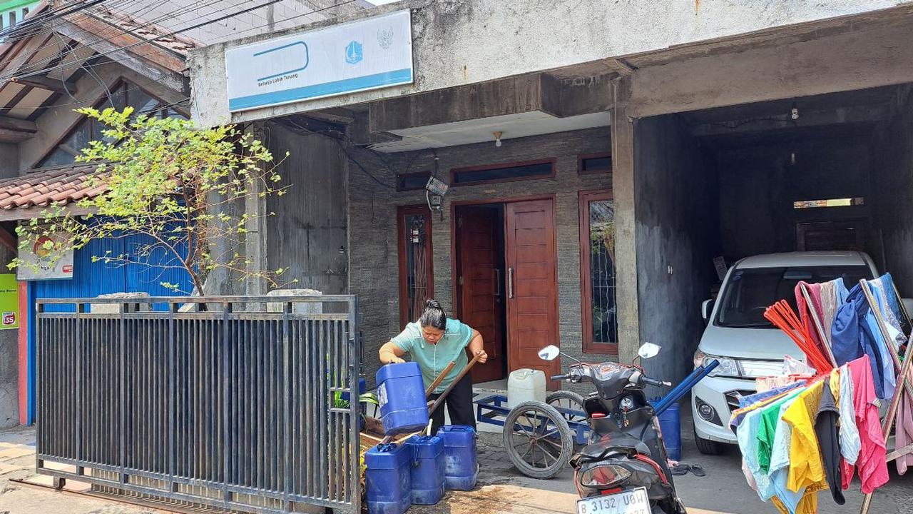 Heru menegaskan bahwa permasalahan krisis air bersih di kawasan Kalideres ini menjadi perhatian serius pemerintah.<br>