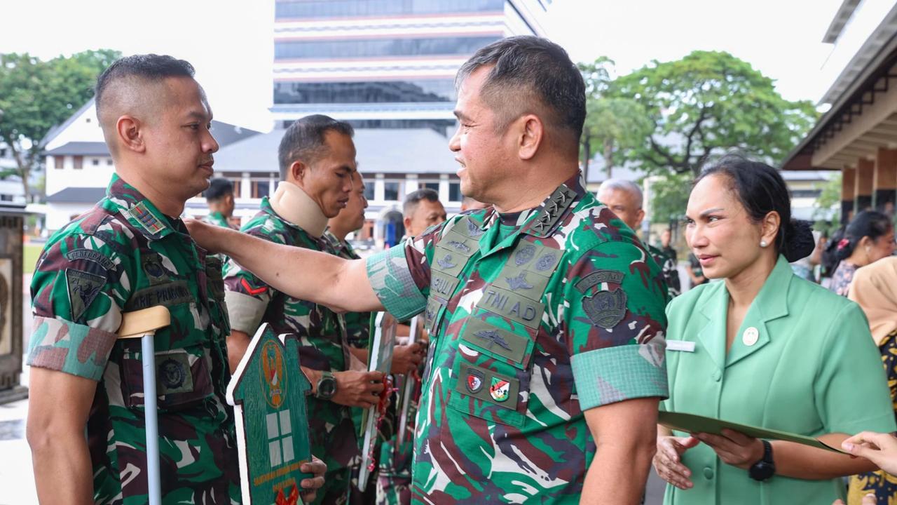 FOTO: Kasad Tegaskan Keluarga Prajurit Gugur Tetap Bagian Keluarga Besar TNI AD