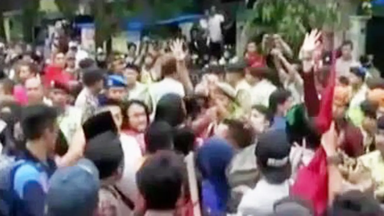 Segmen 1: Unjuk Rasa Ricuh hingga Operasi Pembebasan Sandera