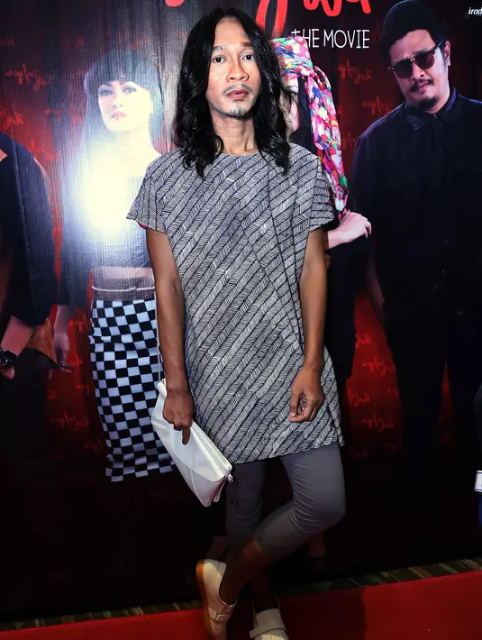 Aming mengubah penampilannya, lantaran kekasihnya ingin melihat ia lebih macho. Kini Aming tampil berkumis dan berjenggot. (Nurwahyunan/Bintang.com)