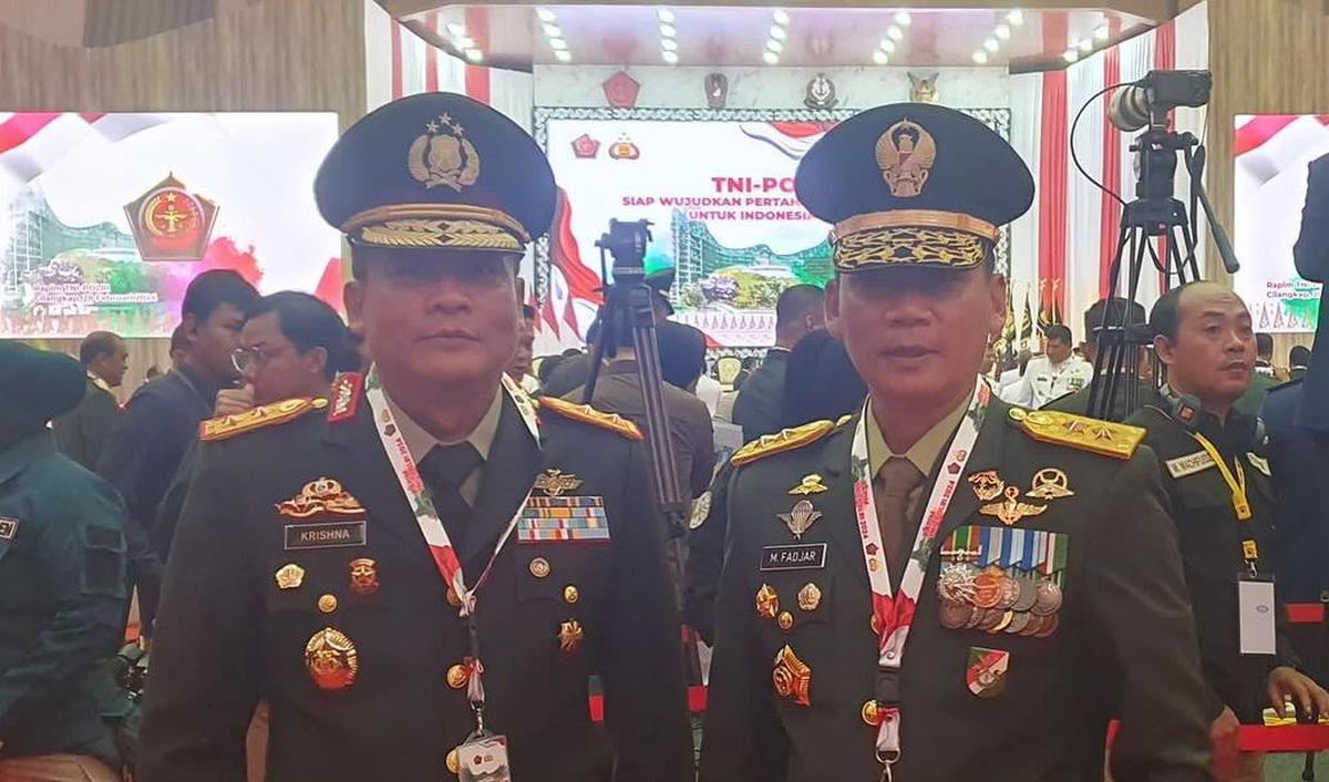 "Sudah lama gak ketemu. Eh Alhamdulillah bisa ketemu di Rapim TNI-POLRI,"&nbsp;