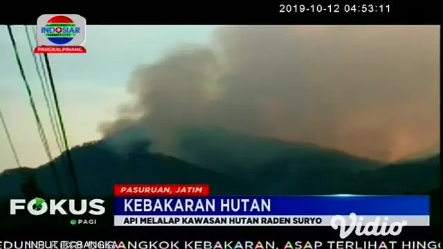 Kepulan asap tebal ini muncul, dari lereng Gunung Arjuno di Taman Hutan Raya Raden Soerjo atau Tahura R. Soerjo Kecamatan Prigen, Pasuruan, Jawa Timur, Jum’at (11/10) sore.