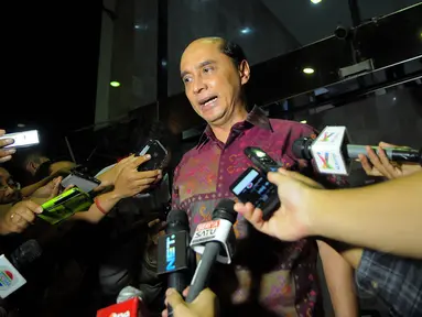 KPK memeriksa staf khusus Presiden RI bidang politik, Daniel Sparingga, Jakarta, Rabu (25/6/14). (Liputan6.com/Faisal R Syam)