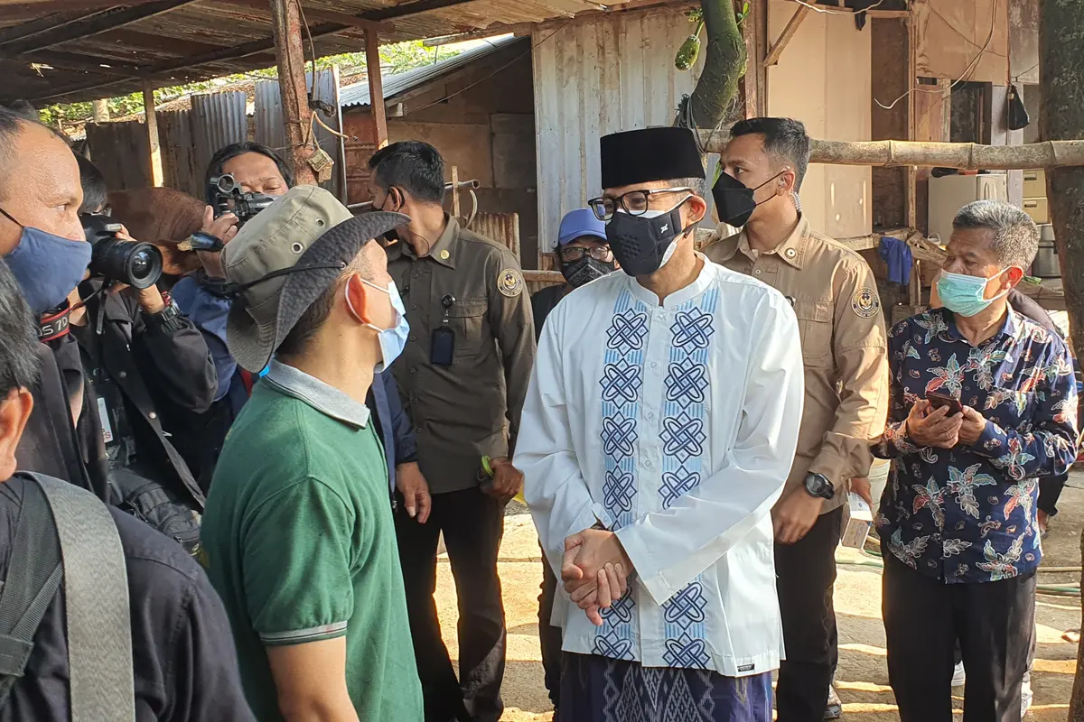 Sandiaga Uno Berikan 1.000 Hewan Kurban di Kecamatan Depok