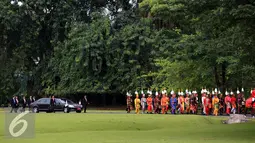 Acara iring-iringan untuk menyambut kedatangan Perdana Menteri Jepang, Shinzo Abe di Istana Kepresidenan Bogor, Jawa Barat, Minggu (15/1). Liputan6.com/Panca Syurkani/Pool)