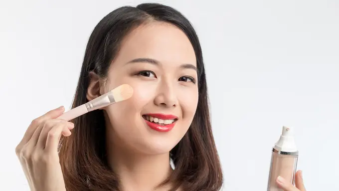 Memilih Brush untuk Menggunakan Foundation