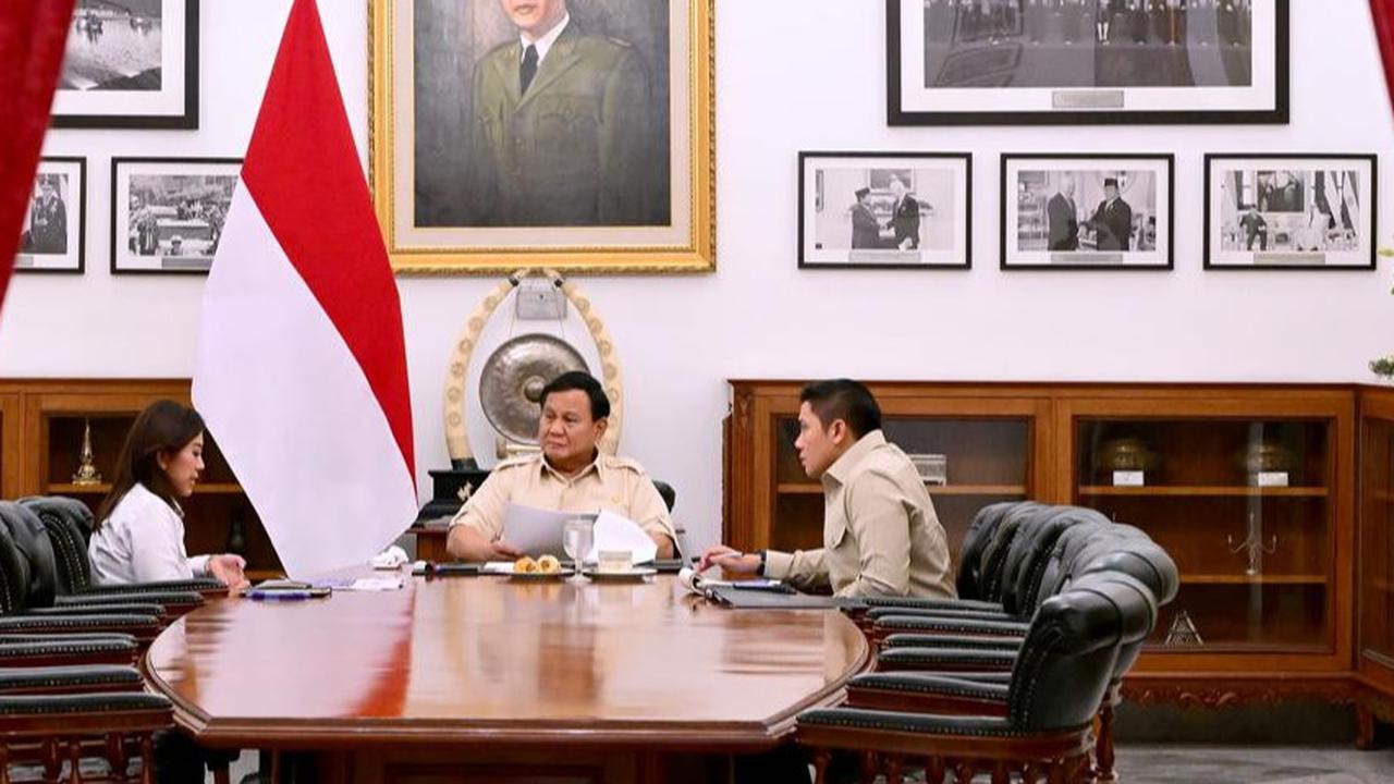 Presiden Prabowo Subianto, menerima Menteri Komunikasi dan Digital (Menkomdigi), Meutya Hafid, di Istana Merdeka, Jakarta.