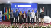 Danone Indonesia menggandeng Kampus Bisnis Umar Usman menggelar talkshow dalam rangkaian acara “Entrepreneur Most Festival 2022”. Kegiatan ini sekaligus menutup kegiatan pendampingan pada program Damping UMKM tahun 2022 yang bertujuan mendukung UMKM agar lebih maju dan berkembang.