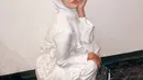 Lewat akun Instagramnya, Paula Verhoeven membagikan deretan penampilannya dalam balutan hijab yang kekinian dan stylish. Padu padan busananya bisa jadi inspirasi buat kamu yang hijabers. [@paula_verhoeven]