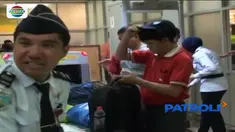 Masih minim sosialisasi larangan bawa powerbank dalam pesawat, calon penumpang di Bandara Sultan Hasanudin kesal saat powerbank disita.
