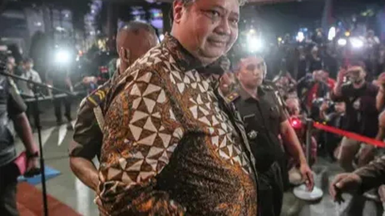 Sehingga, Golkar bakal menjatuhkan pilihan kepada dua bakal capres antara Ganjar Pranowo dan Prabowo Subianto.