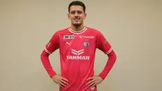 Pemain naturalisai Timnas Indonesia, Justin Hubner akhirnya lebih memilih meninggalkan Premier League untuk bergabung dengan J1 League bersama Cerezo Osaka pada awal musim J1 League 2024. Dalam wawancara bersama klub barunya, kesempatan bermain dengan tim utama menjadi pertimbangan ia meninggalkan Wolverhampton U-21 untuk bergabung dengan Cerezo Osaka. Klub yang juga dihuni eks penggawa Manchester United, Shinji Kagawa akan dijadikan jembatan baginya untuk kembali ke Wolverhampton dan menembus tim utama. (cerezo.jp)