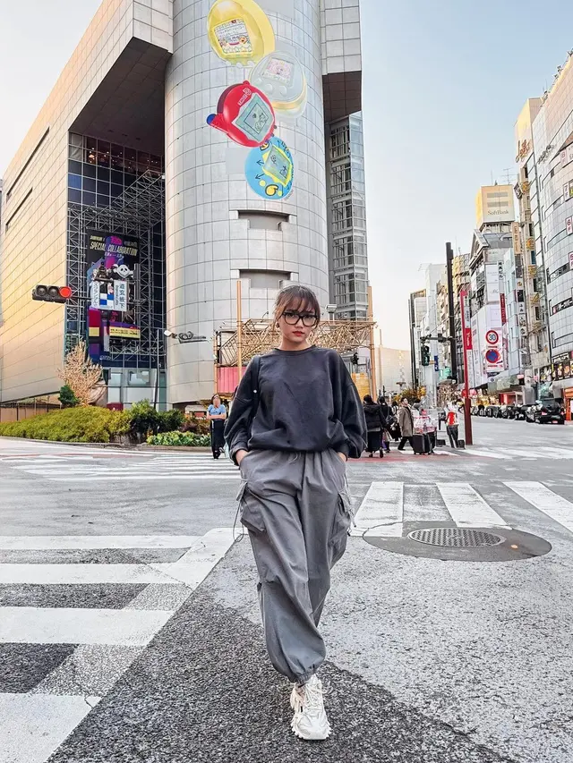 6 Gaya Stylish Fuji An, Yoriko Angeline, dan Azizah Salsha Liburan Musim Gugur di Jepang