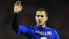 Gelandang Belgia, Eden Hazard usai tampil pada laga persahabatan melawan Italia di Stadion Baudoin King, Belgia, Sabtu (13/11/2015). Belgia berhasil menang 3-1. (AFP Photo/Emmanuel Dunand)