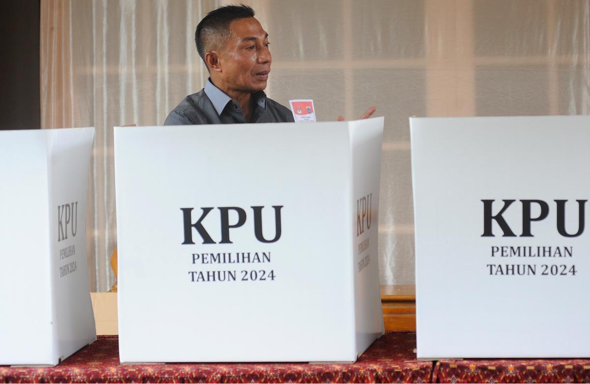 Dharma Pongrekun nyoblos di TPS 31 Lebak Bulus