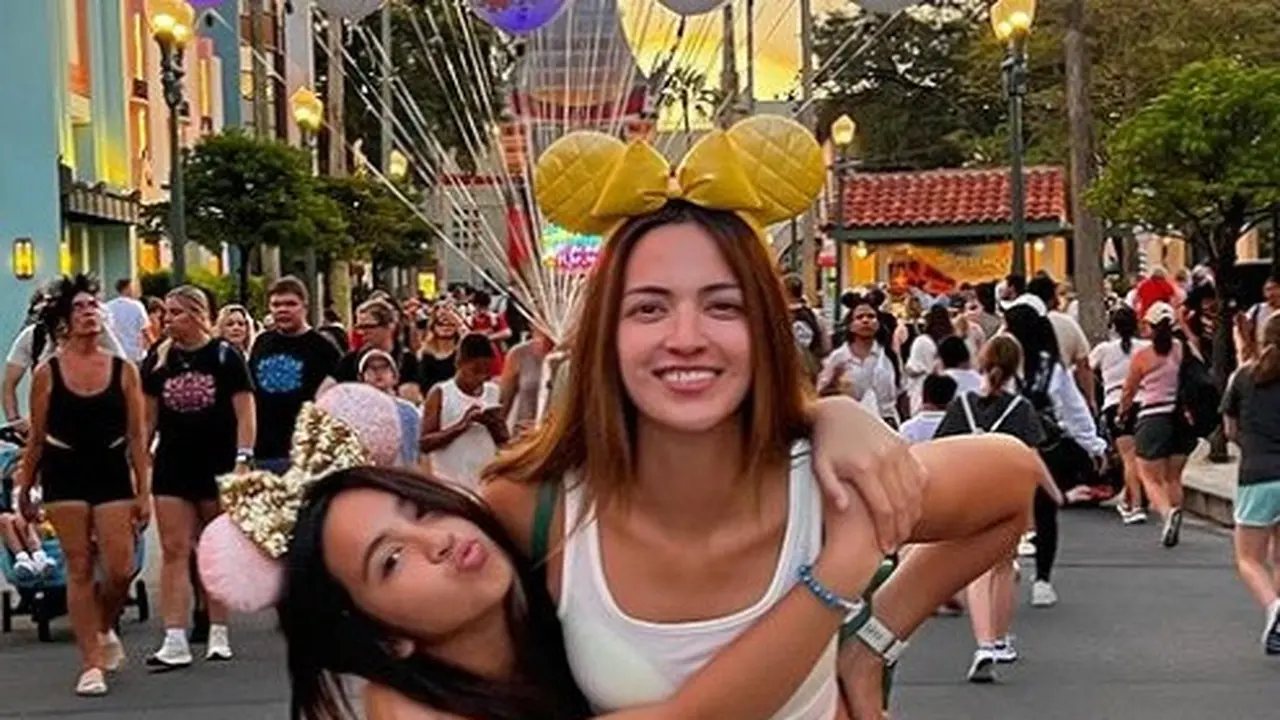 Potret Nia Ramadhani dan Mikhayla (Sumber: Instagram/ramadhaniabakrie)