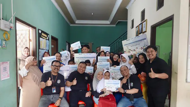 Program Beasiswa disalurkan di seluruh Indonesia sebagai bentuk dukungan nyata terhadap peningkatan kualitas pendidikan.