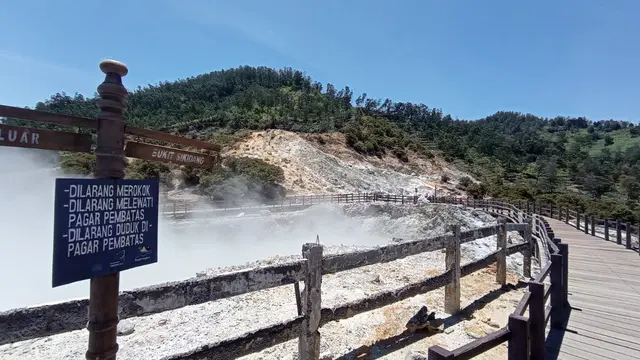 Kawah Sikidang, Dieng, Banjarnegara sepi usai ditutup karena penerapan PPKM Level 3. (Foto: Heni Purwono untuk Liputan6.com)