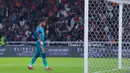 Kiper Bhayangkara FC, Aqil Savik, tampak lesu setelah ditaklukkan Persija Jakarta pada laga BRI Super League di Stadion Gelora Bung Karno, Jakarta, Senin (29/12/2025). (Bola.com/M Iqbal Ichsan)