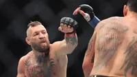 Cedera Lutut, Comeback Conor McGregor ke UFC Berujung Kalah TKO Kontra Max Holloway