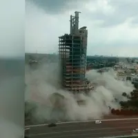 Gedung tua di Bintaro roboh. (Liputan6.com)