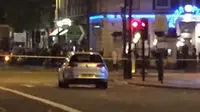 Mobil mencurigakan di depan stasiun kereta bawah tanah London di Baker Strreet. (Twitter/Daily Star.co.uk)