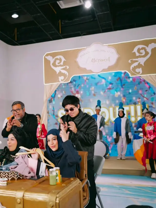 Keseruan Live 12.12 Aurel bersama Keluarga (Instagram/@aurelie.hermansyah)