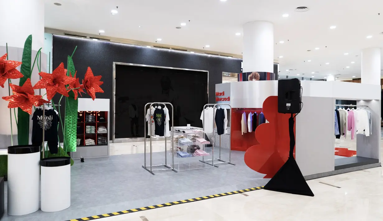 Butik dengan gaya seru dilengkapi aneka bunga sempurna menjadi spot foto yang instagramable.  [Foto: Dok. Istimewa]