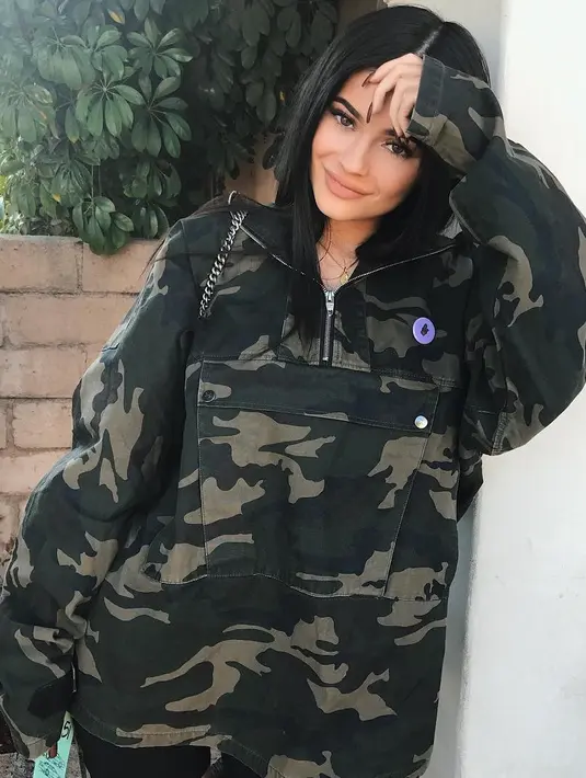 Meski demikian, tetap saja gendongan Kylie Jenner sangat mahal dengan merk Gucci. (instagram/kyliejenner)