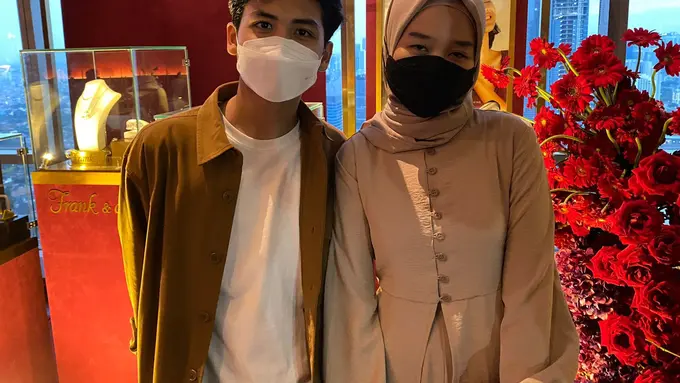 Bintang Emon Pilih Cincin Desain Simpel dengan Konsep Pernikahan Intimate