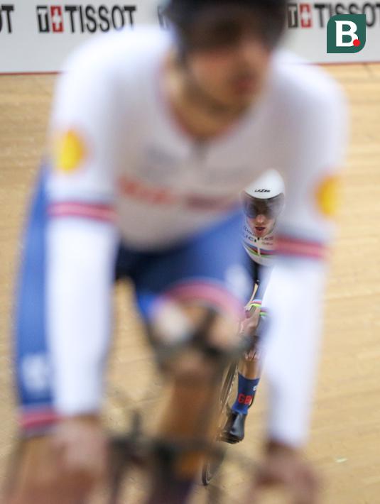 Tim balap sepeda Inggris berkompetisi pada babak kualifikasi nomor team pursuit putra UCI Track Nation Cup 2023 yang berlangsung di Jakarta International Velodrome, Rawamangun, Jakarta, Kamis (23/2/2023). (Bola.com/Bagaskara Lazuardi)