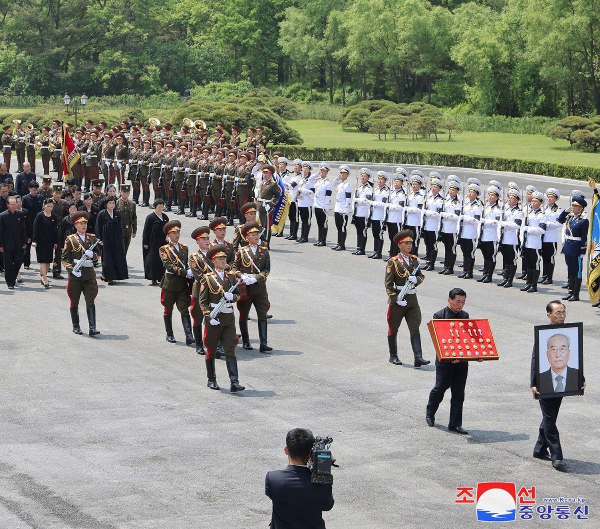 Kim Ki Nam merupakan salah satu dari sedikit pejabat Korea Utara yang pernah mengunjungi Korea Selatan.&nbsp;