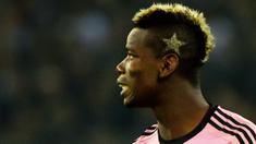 Berkat performa apiknya bersama Juventus, gelandang nyentrik ini mampu meraih penghargaan Golden Boy Award pada tahun 2013. (AFP/Patrik Stollarz)