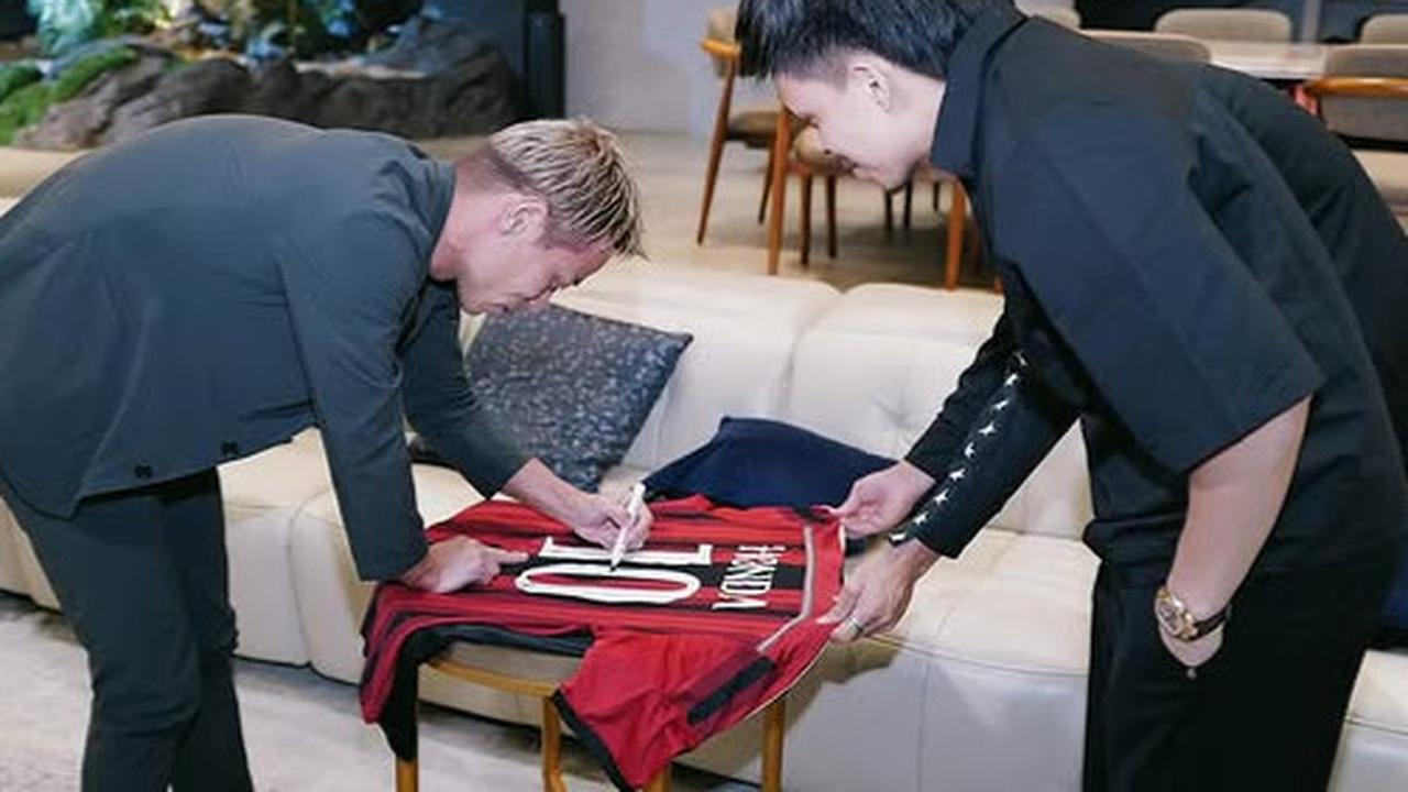 5 Potret Atta Halilintar Ajak Keisuke Honda ke Rumah, Diajak Makan Rendang Sampai Ayam Pop Bikin Milanisti Iri