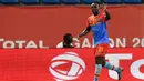Pemain RD Kongo, Firmin Ndombe Mubele masuk dalam jajaran top scorer di kualifikasi Piala Dunia 2018. Mubele total mengoleksi empat gol. (AFP/Justin Tallis)