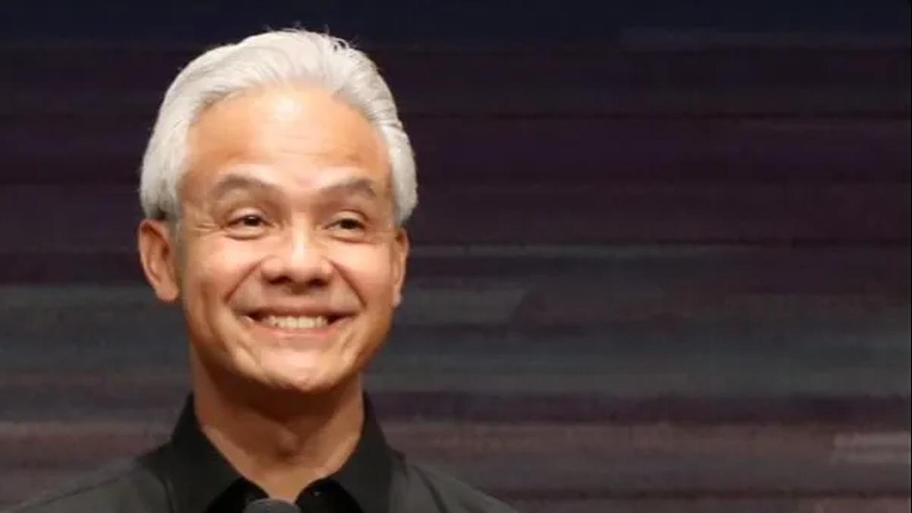Saat ditanya apakah dirinya sudah bergabung dengan Tim Pemenangan Nasional (TPN) Ganjar, dia mengaku sedang menunggu tawaran tersebut. Namun, Andi menegaskan, bergabung dirinya ke TPN bukan perihal sulit.<br>