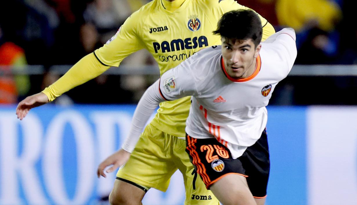 Carlos Soler gelandang Valencia masuk dalam daftar pilihan sebagai salah satu gelandang terbaik pada Starting XI pekan ke-19 La Liga Spanyol. (AFP/Jose Jordan)