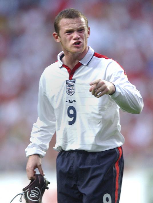 Rooney menjadi pemain termuda yang bermain untuk Inggris. Rooney pertama tampil dalam pertandingan persahabatan melawan Australia pada 12 Februari 2003 saat berumur 17 tahun. (AP/Adam Butler/File)