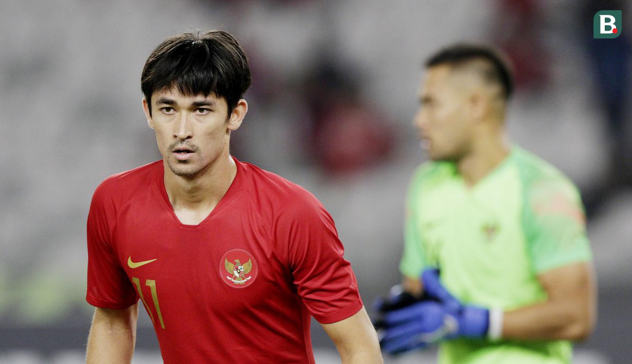 Gavin Kwan Adsit - Ketampanan pemain Bali United ini tak perlu diragukan lagi. Dengan wajah perawakan Indo-Amerika, Gavin Kwan bisa menyihir wanita yang memandangnya. (Bola.com/M Iqbal Ichsan)