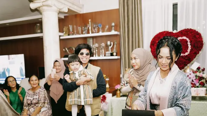 Rayakan Ulang Tahun di Bulan Ramadan, Krisdayanti Tampil Santun dengan Kaftan