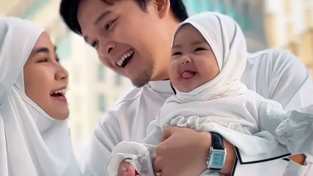 Anisa Rahma umroh bareng bayi di ramadan. (credit:instagram.com/anisarahma_12/umrohmoment)