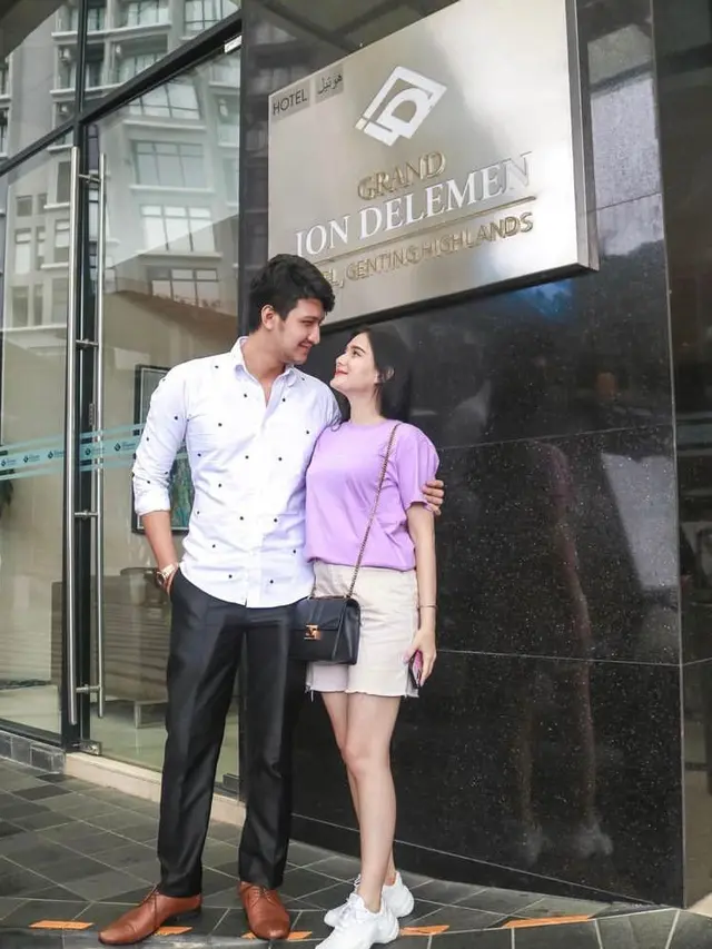 6 Gaya Kasual Yasmine Ow Pamer Baby Bump yang Mulai Terlihat, Bumil Makin Glowing