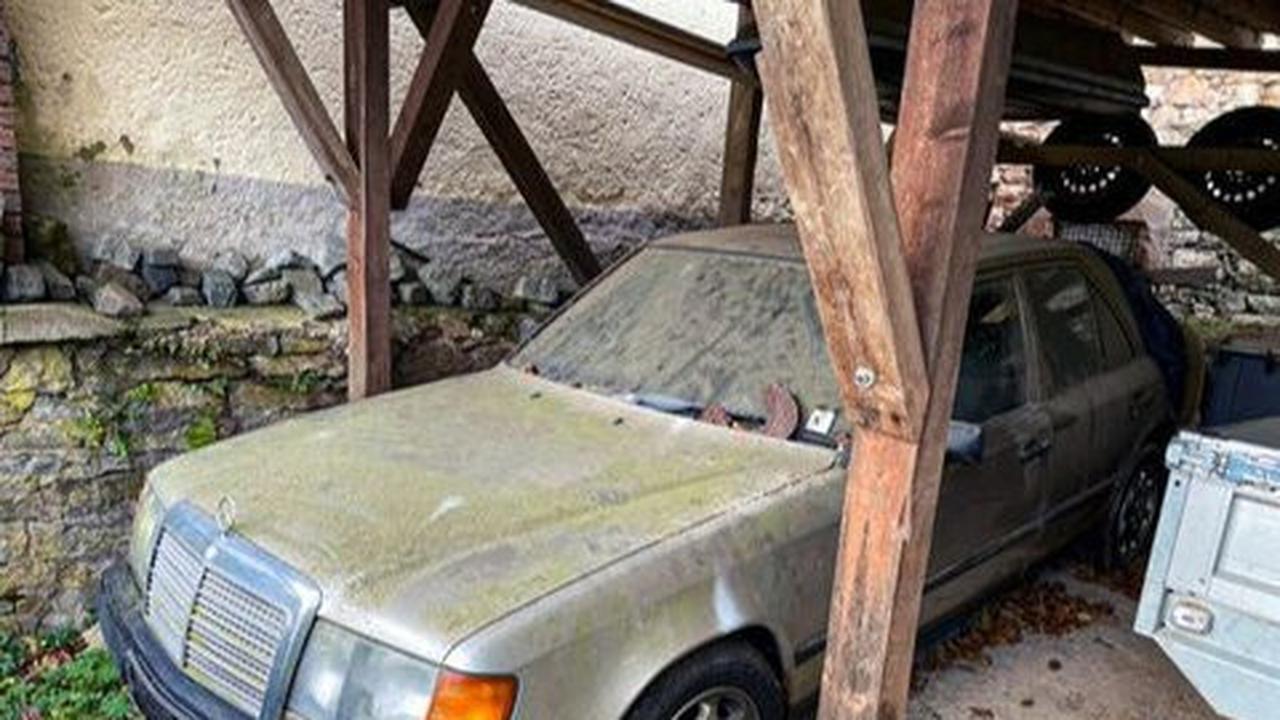 Sayang Banget! Deretan Mobil Mewah Ini Ditinggal Sampai Jadi Rongsokan