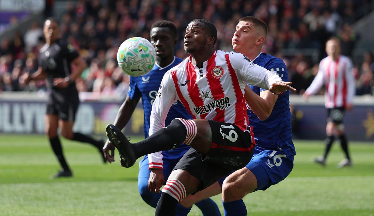 Keunggulan 2-1 Brentford belum berubah menjelang berakhirnya pertandingan. (AP Photo/PA/Steven Paston)
